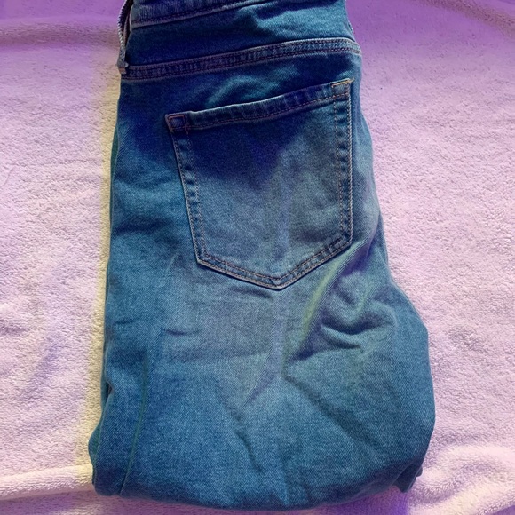 HOLLISTER MOM JEANS - Picture 3 of 3